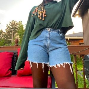 Green cropped long sleeve shirt